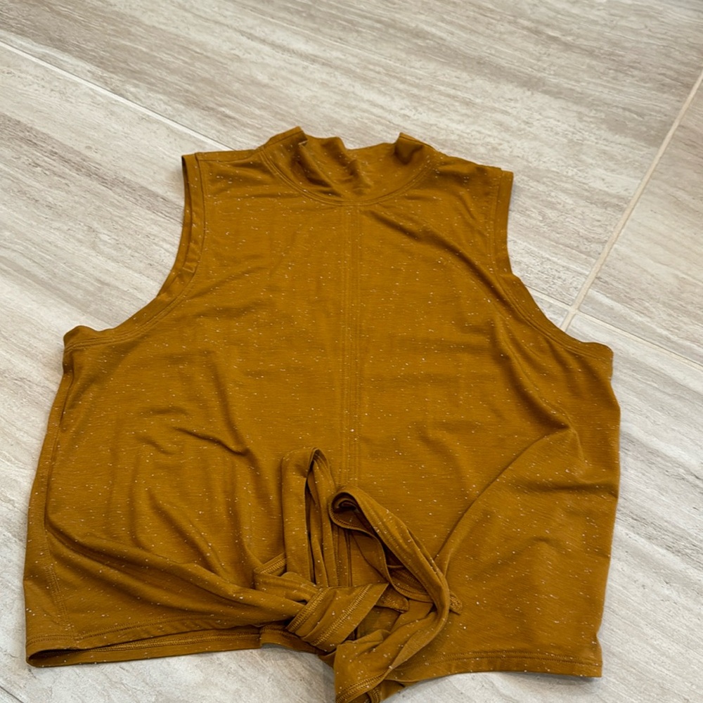Lululemon bundle -2 shirts